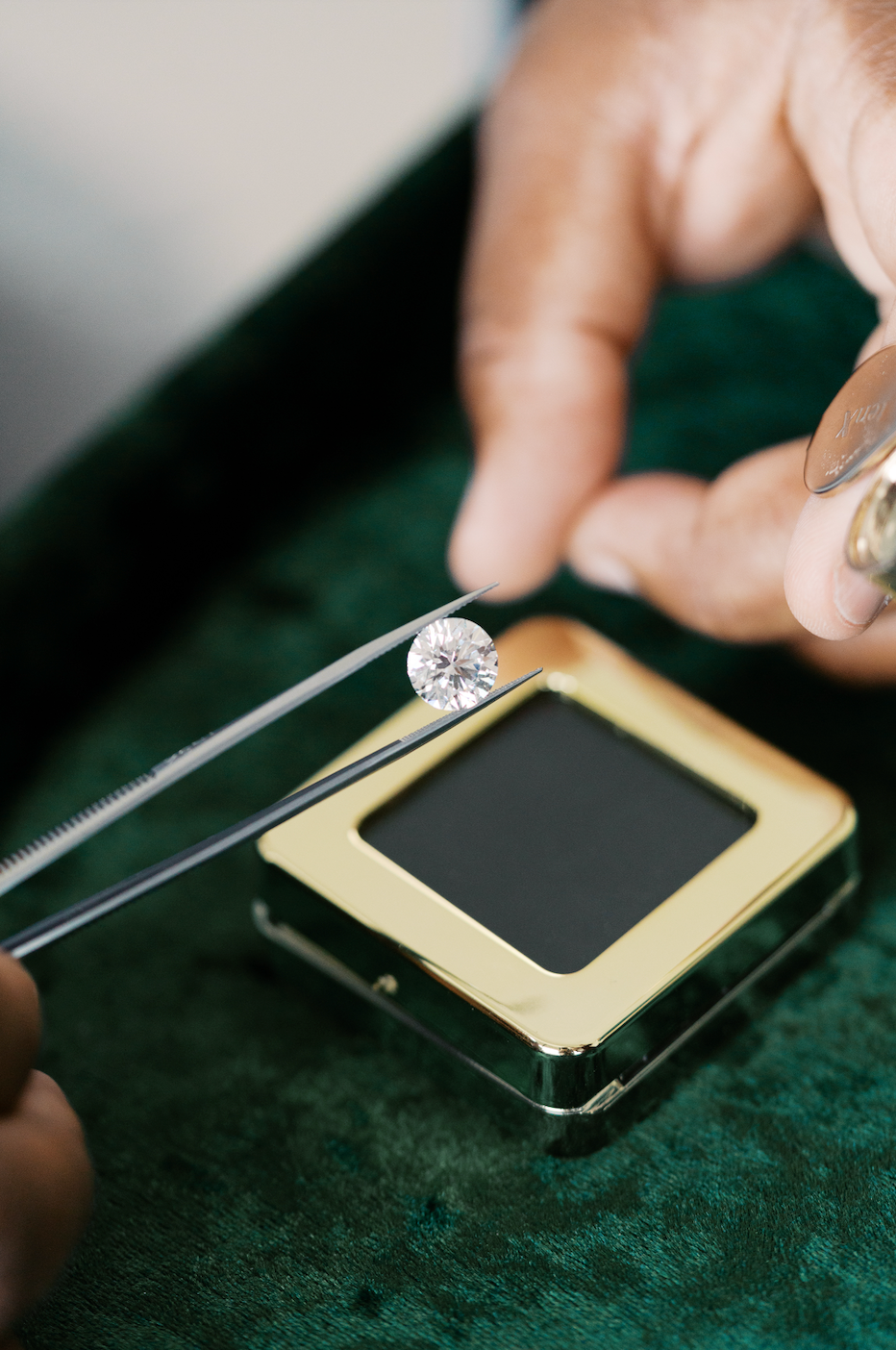 4 Reasons to Consider a Natural Diamond for Your Engagement Ring