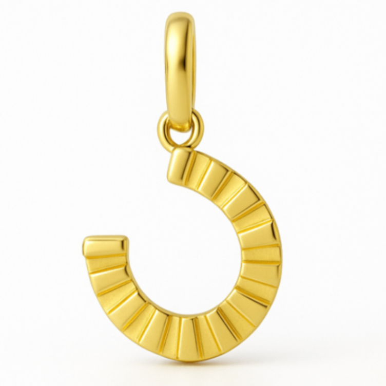 Petite Fluted Horse Shoe Charm - Carter's Collective Fine Jewelry