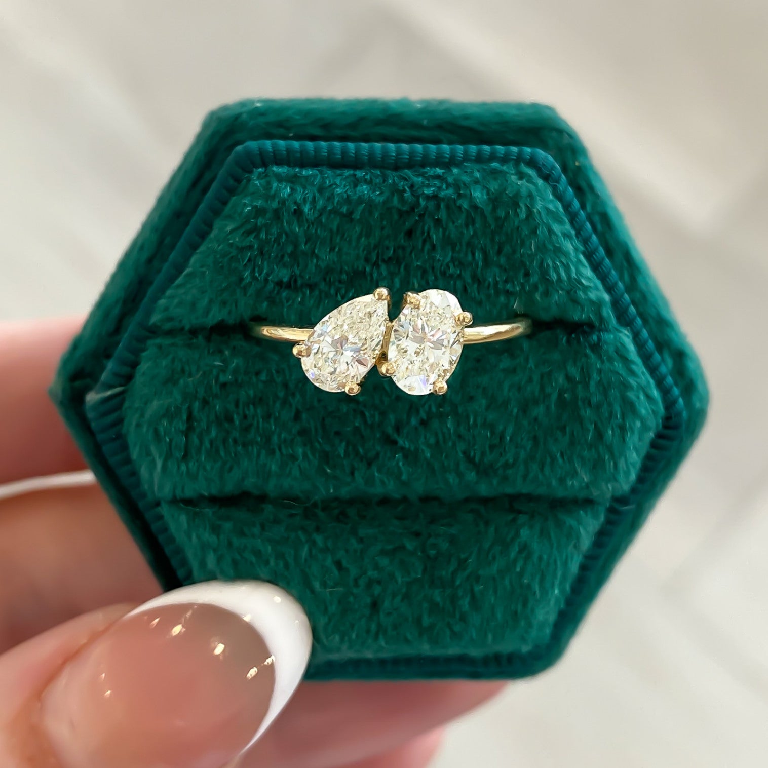 18ky - 1.17cttw - Natural - Oval & Pear - Toi Et Moi Ring