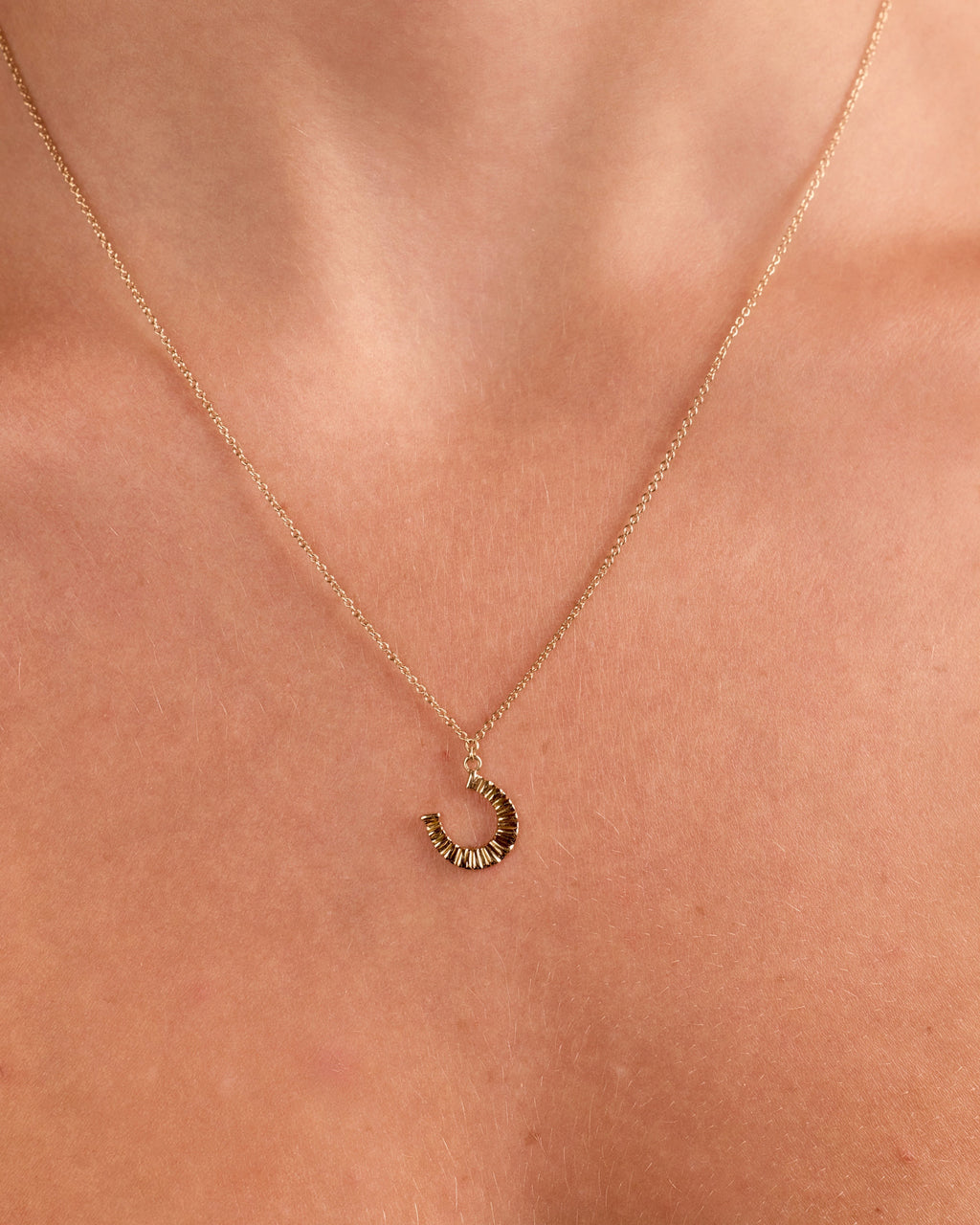 Luck Fluted Horseshoe Necklace