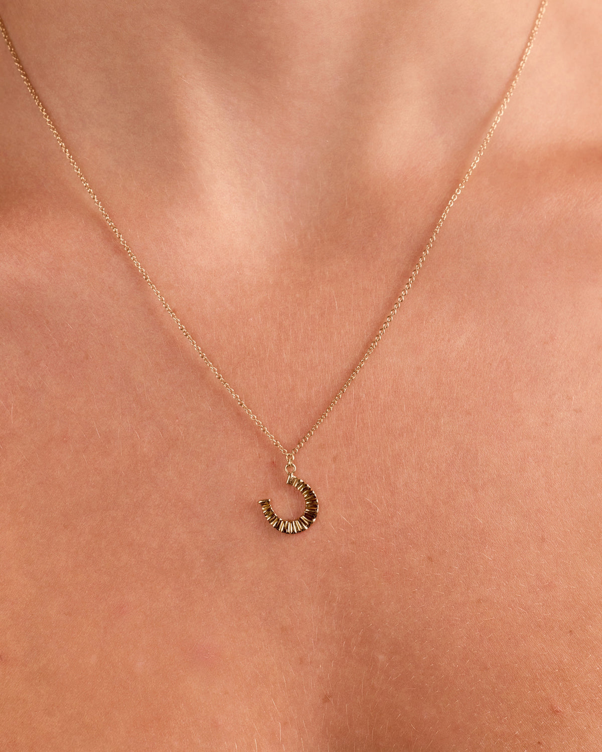 Luck Fluted Horseshoe Necklace