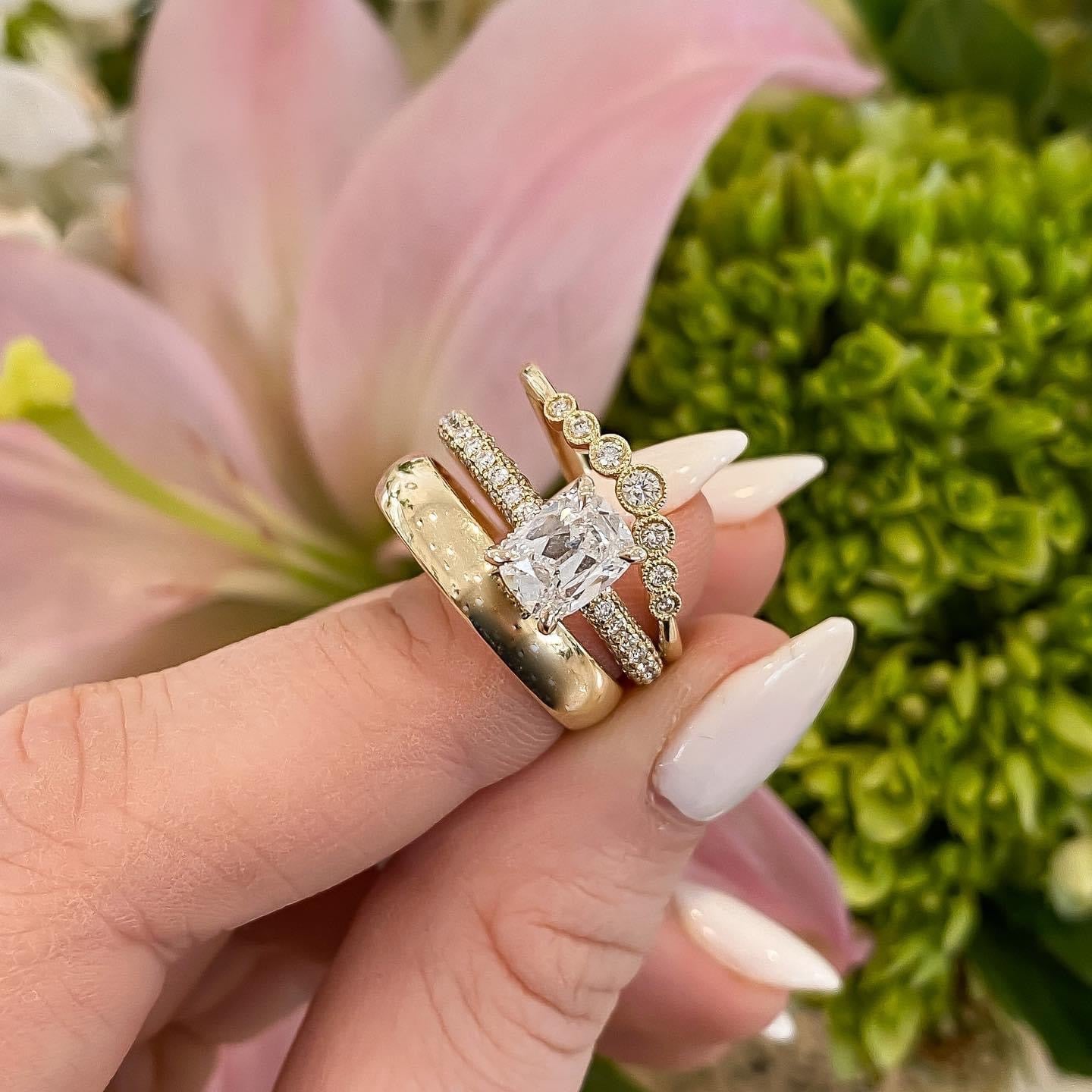 Antique cushion cut engagement rings online