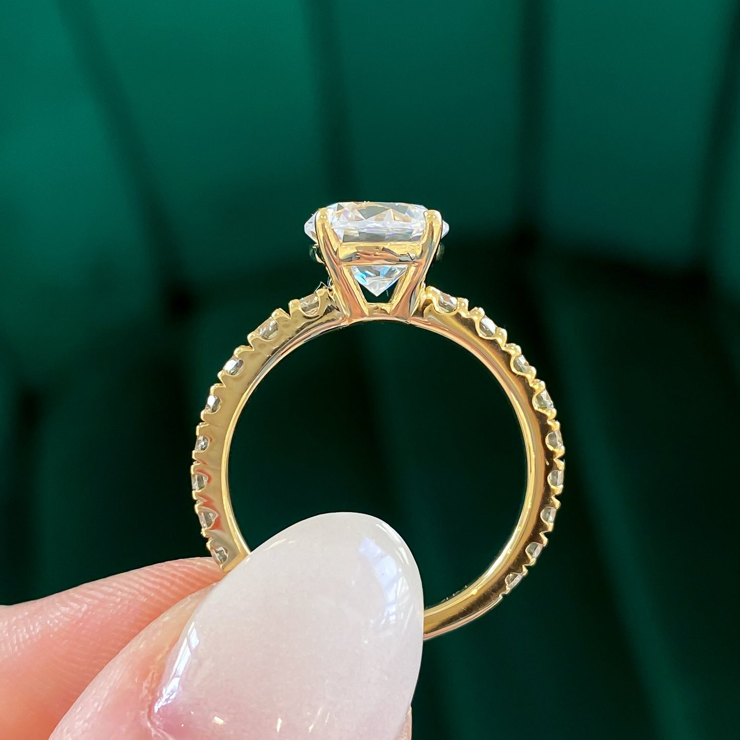 Graduated Straight Diamond Band Round Engagement Ring Setting (Does Not Include Center Stone) - Carter's Collective Fine Jewelry