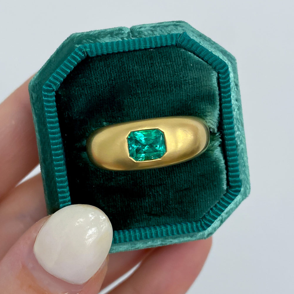 Emerald Gemstone Cigar Band with Satin Finish